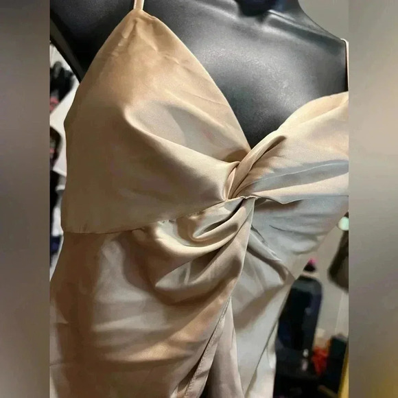 Elegant NWT Knot-Front Tank Top - Silky Beige Cream Champagne - Size Large - Picture 4 of 5